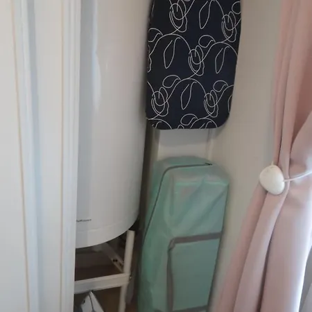 Serena La Foret Et La A Quelques Minutes! קאמייר