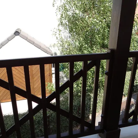 Serena La Foret Et La A Quelques Minutes!