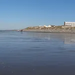 Serena La Foret Et La A Quelques Minutes! Camiers